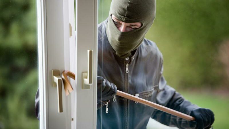 crime-home-burglar